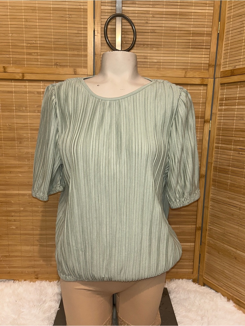 Wonderly Elbow Sleeve Plisse Bubble Top moss light green blouse woman’s S small